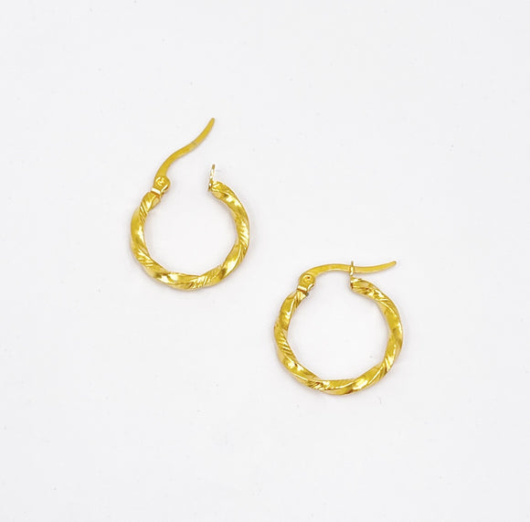 Twisted lil hoop earrings gold